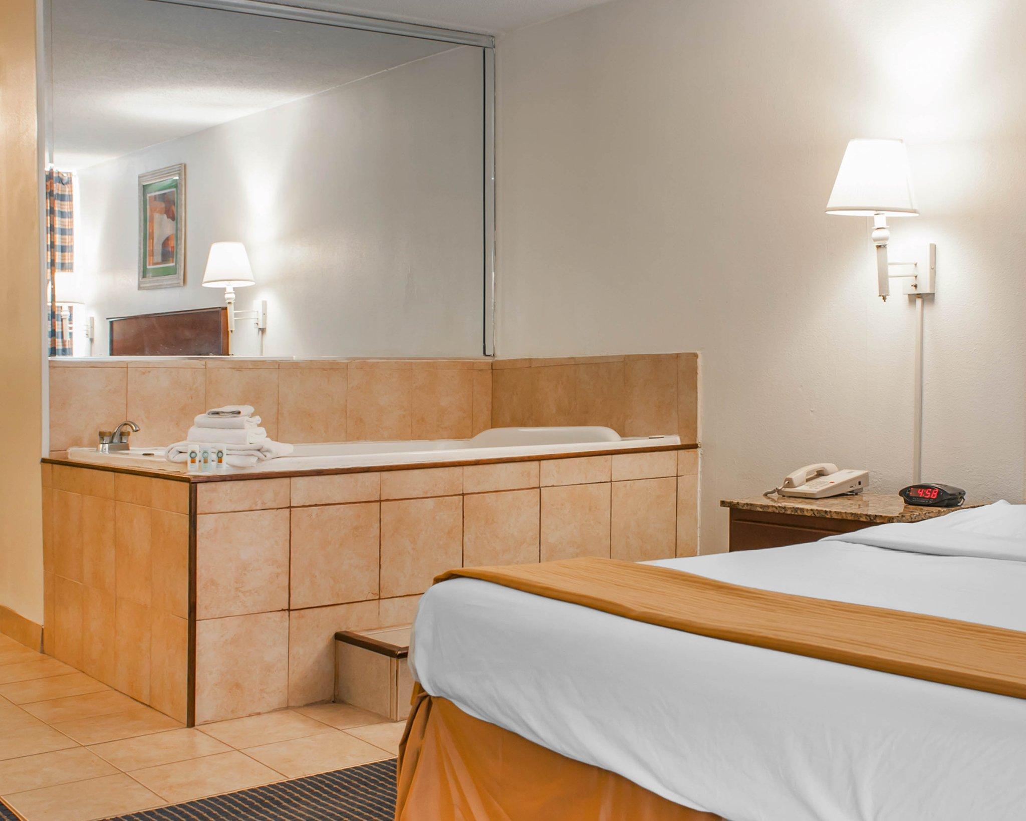 Quality Inn & Suites Lafayette I-65 Bagian luar foto