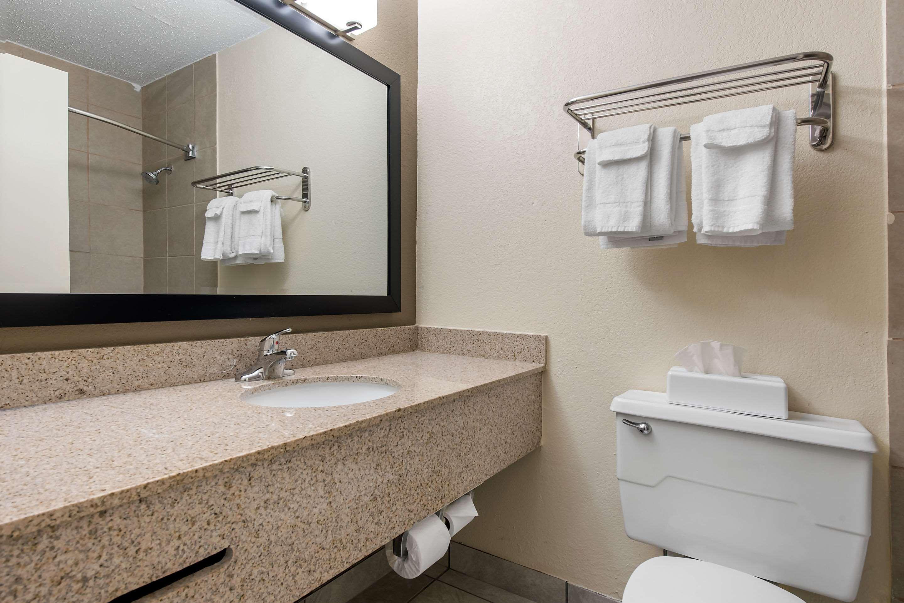 Quality Inn & Suites Lafayette I-65 Bagian luar foto