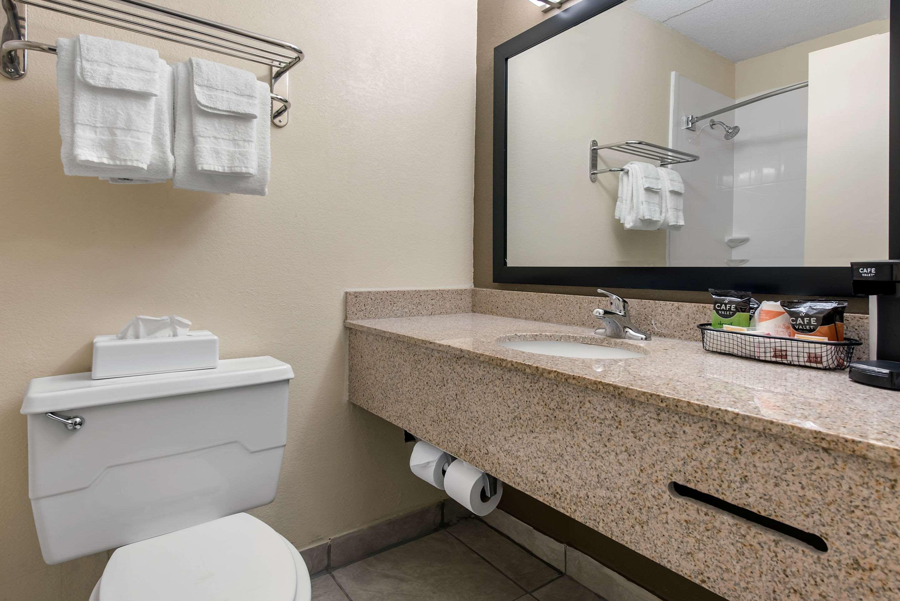 Quality Inn & Suites Lafayette I-65 Bagian luar foto