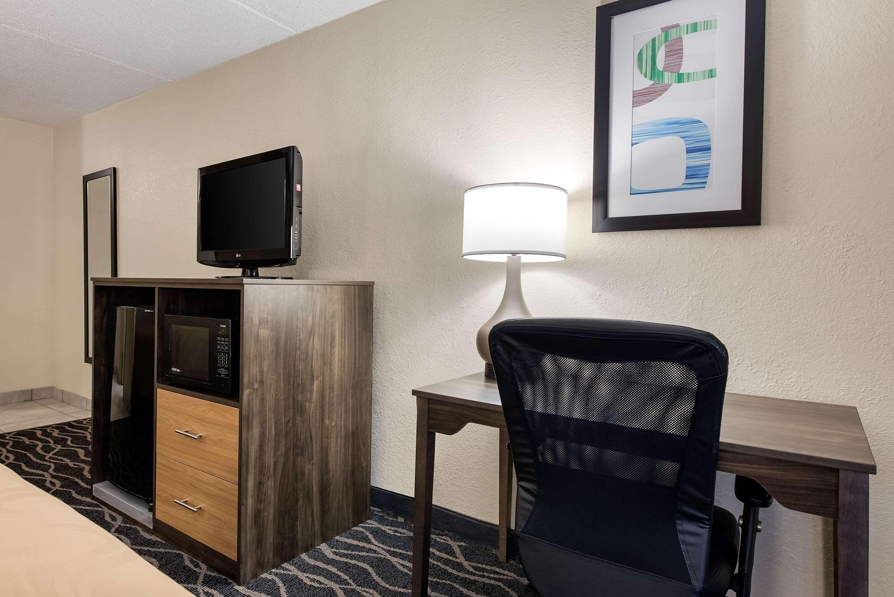 Quality Inn & Suites Lafayette I-65 Bagian luar foto