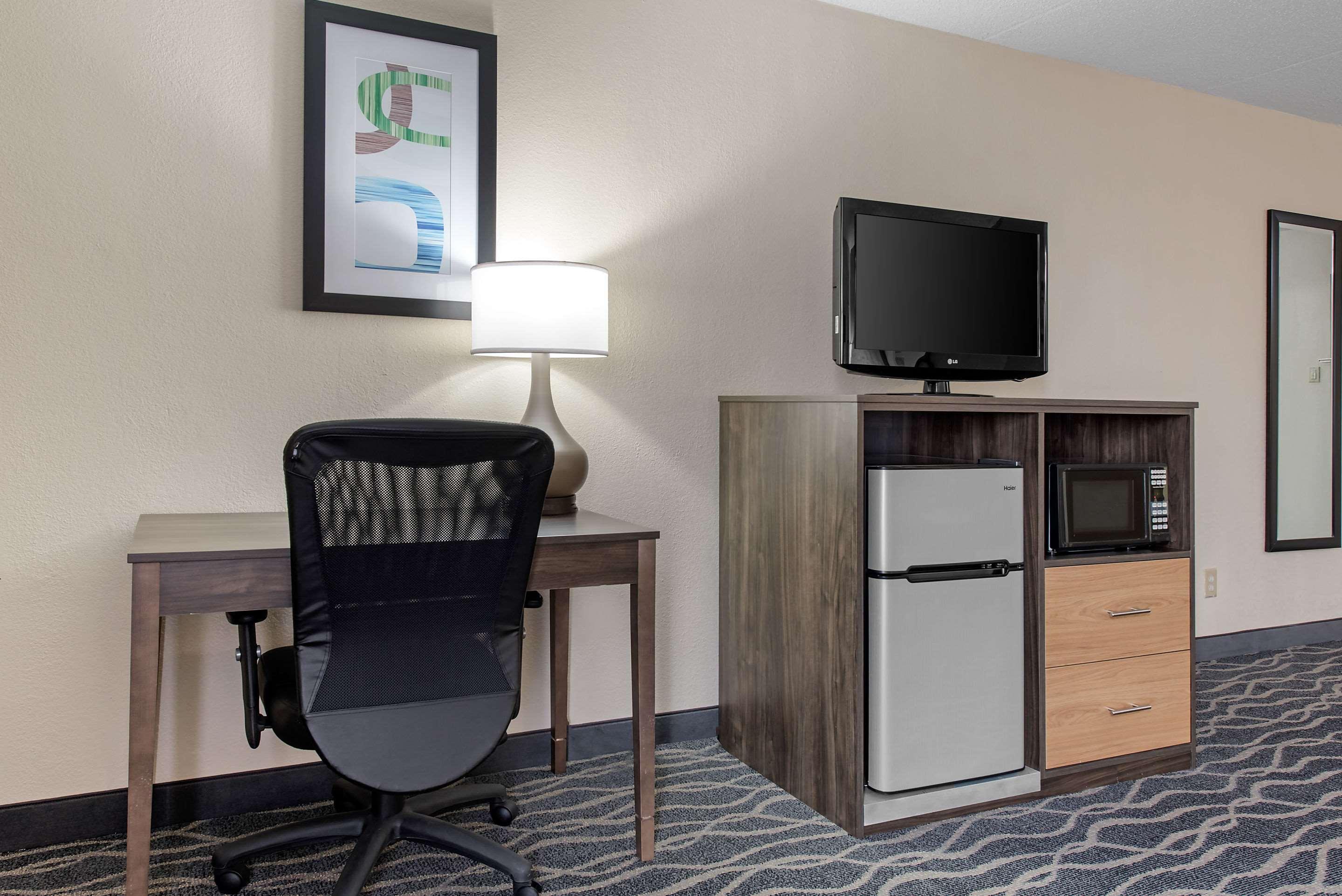 Quality Inn & Suites Lafayette I-65 Bagian luar foto