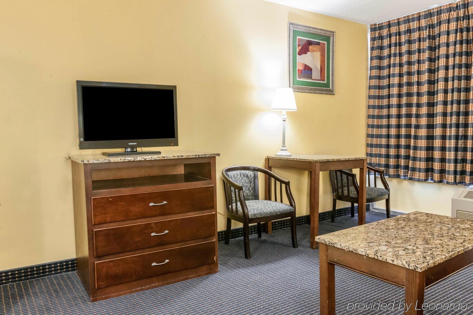 Quality Inn & Suites Lafayette I-65 Bagian luar foto
