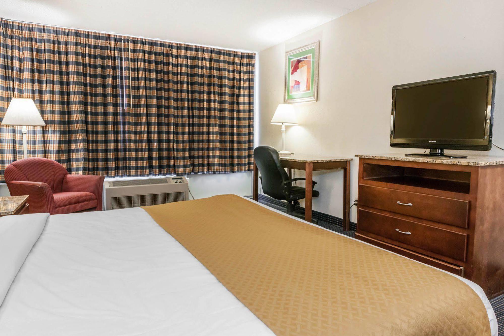 Quality Inn & Suites Lafayette I-65 Bagian luar foto